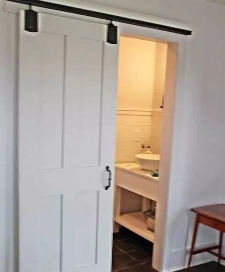 卫生间的门怎么选会好看 1c42bd9a7a7542f7b98ed0584cc80bd6.jpeg