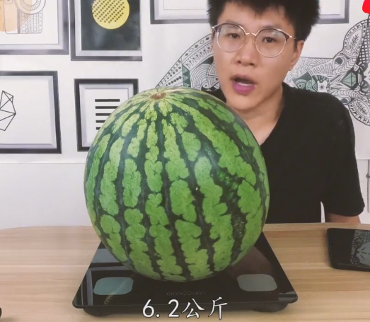 吃1个西瓜=吃了多少糖?男子将12斤西瓜榨汁熬成糖,结果让人傻眼 澳门MG娱乐官方网站