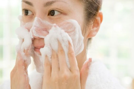 洗脸是日常护肤必走的流程，但是你真的做对了吗？ 