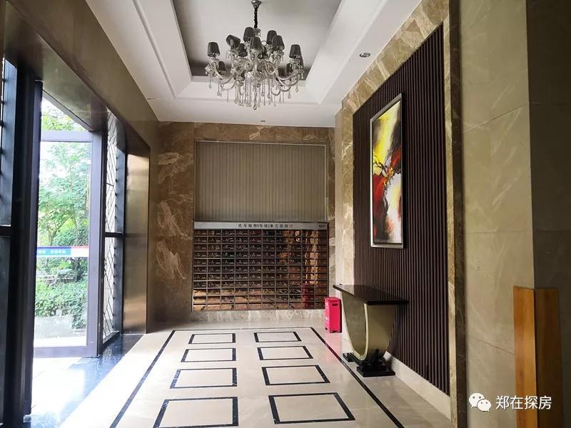 建业贰号城邦绿化景观图 2,单元大堂和一楼电梯间用材讲究,设计