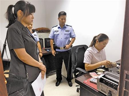 "8月7日,四川省宜宾市翠屏区人民法院执行局干警前往临港经济技术开