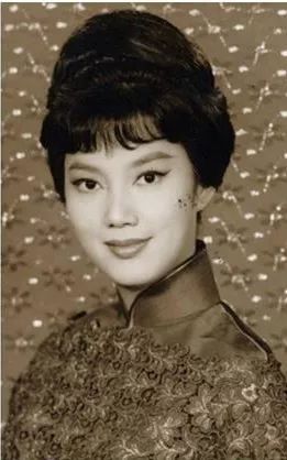 那个拿着尚方宝剑的包龙星妈妈走了…