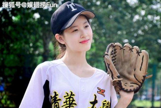 真学霸!章泽天赴英国剑桥读书,学生证疑曝光清新脱俗