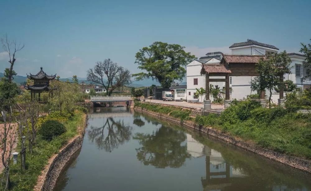 今天,新华社来我大南雄这个村做直播,现面太壮观啦_潭村