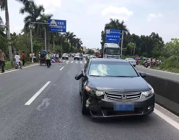 吴川黄坡某加油站附近发生交通事故,致一人死亡.