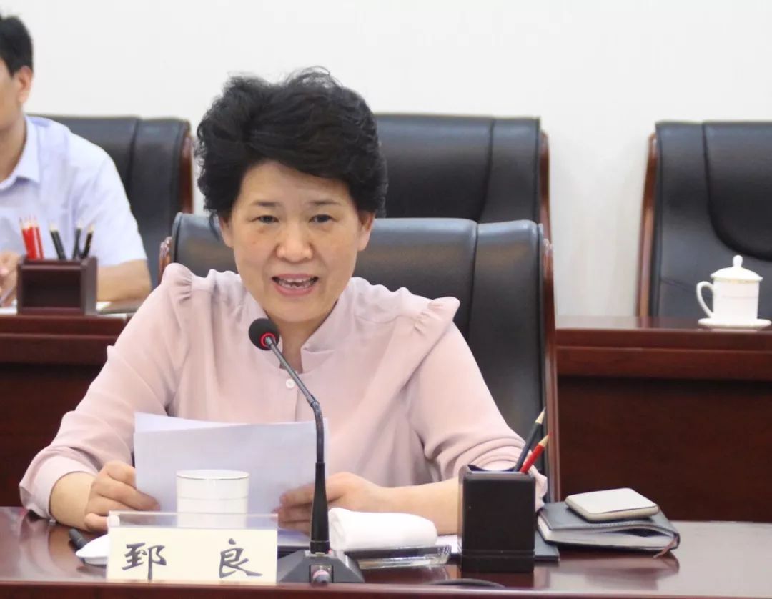 郅良局长在座谈会上代表济南发表讲话,她表示:近些年,济南在文化产业