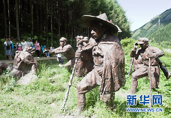 两个师,东北军何柱国骑兵部队,门炳岳及西北马鸿宾部队等在内的重兵