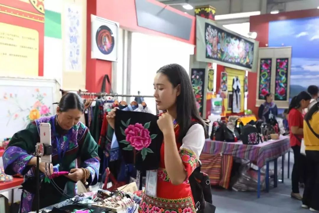文博会落幕昆明文产精品馆很好玩