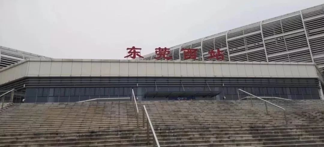 我们东莞长安站和长安西站其实早在今年3月份城轨站现场曝光新塘站