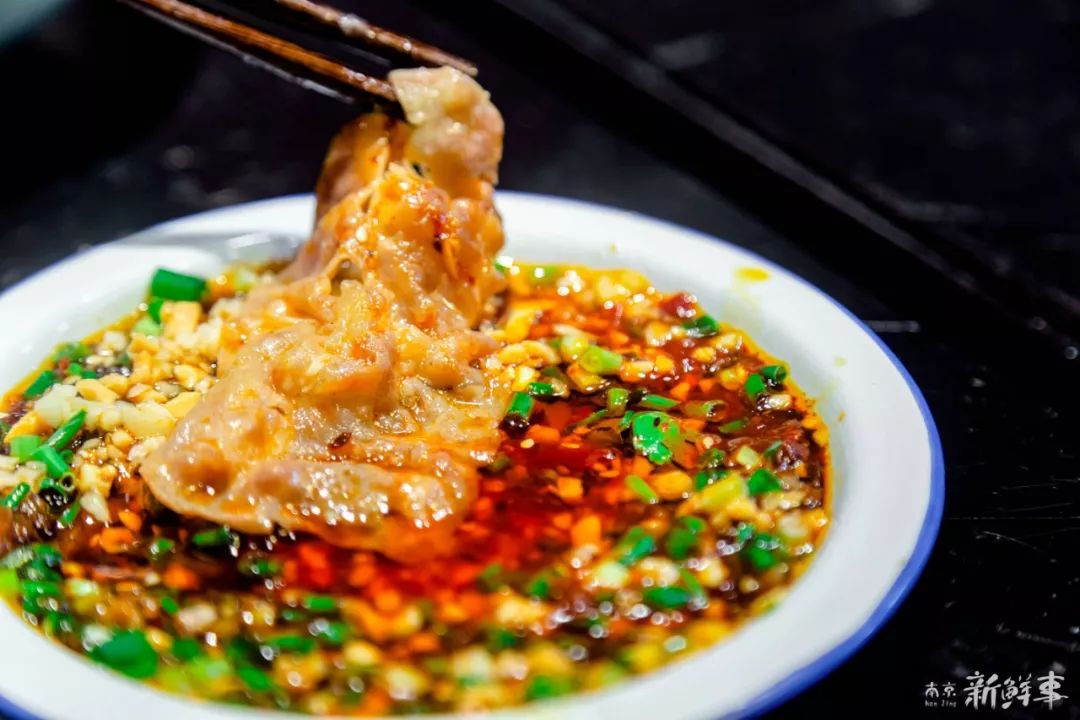 在鼓楼西桥,种草这碗辣香上瘾的重庆豆花!