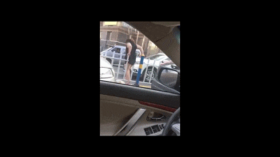 搞笑gif趣图:我不渴望男朋友保护我,我保护他还不行吗