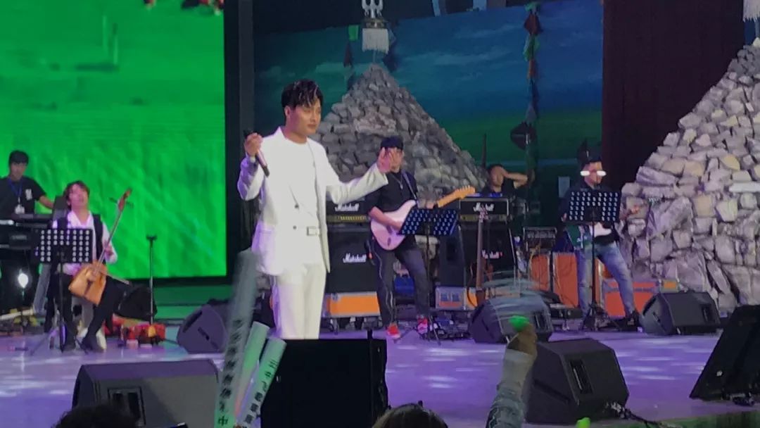 云飞演唱会云飞辉腾锡勒草原音乐会完美落幕