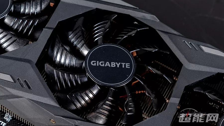 技嘉2080super,技嘉rtx2080super 技嘉rtx 2080 super gaming oc显卡评测:清爽的双槽设计,清凉的强劲内
