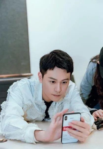 黄子韬女友经常在网上暗戳戳地挑衅粉丝,想让男方公开这段感情