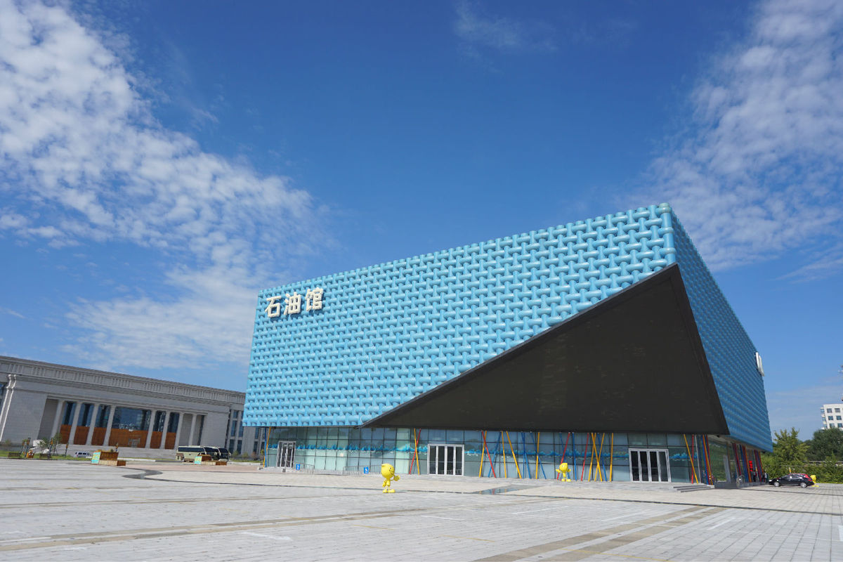 哈尔滨GDP这么少_哈尔滨冰雕(2)