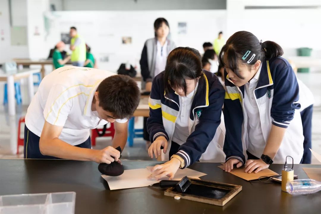 中国的优秀学生 e8d9da637ecc4442aaa2288ef065bae9.jpeg