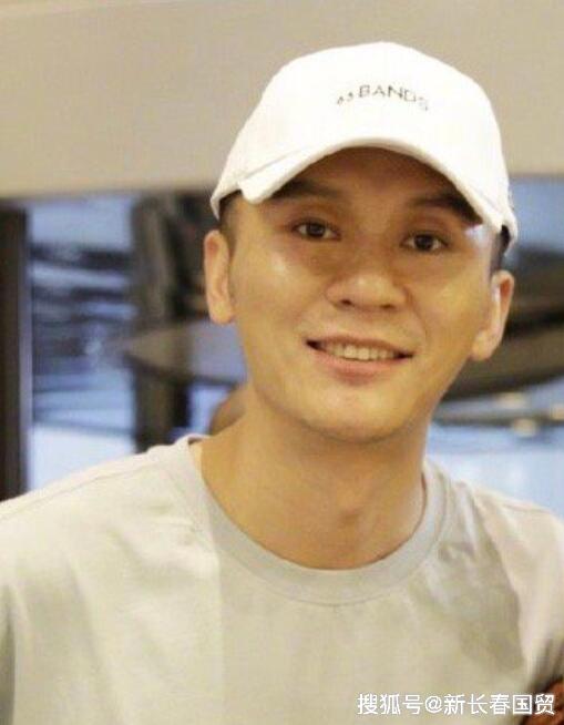 41岁李晨近照曝光,神情憔悴眼窝凹陷,分手后的他变成这样了!