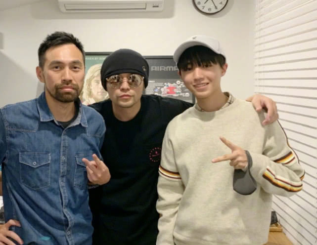 王俊凯的妈妈叫啥名 ede872b7a96446d687808798fa383320.jpeg