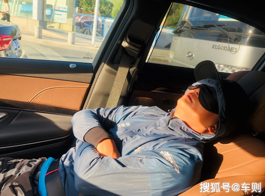 坐飞机有行李箱怎么弄 f6a156067c954d8b94f1b7f7b770824e.png