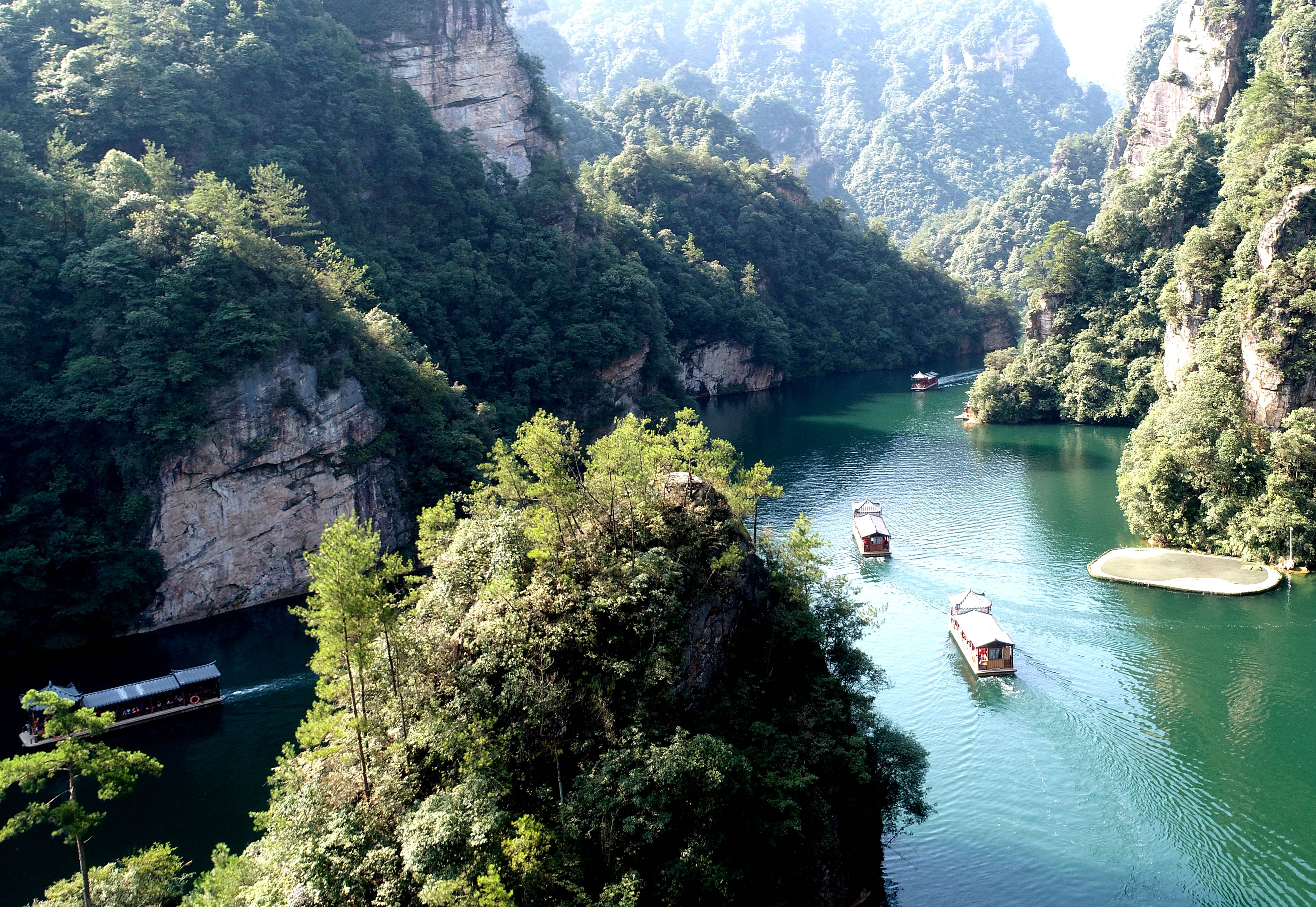 张家界武陵源景区:暑期旅游热劲足