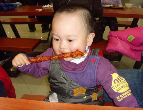                     会“偷走”孩子身高的4种食物，家长们再不阻止，就来不及了