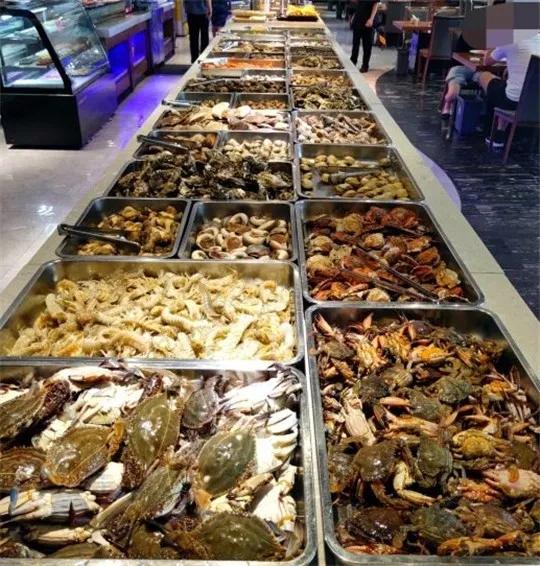 原创吃遍大连丨各类虾兵蟹将来挑战你的味蕾,海鲜自助大餐造起来!