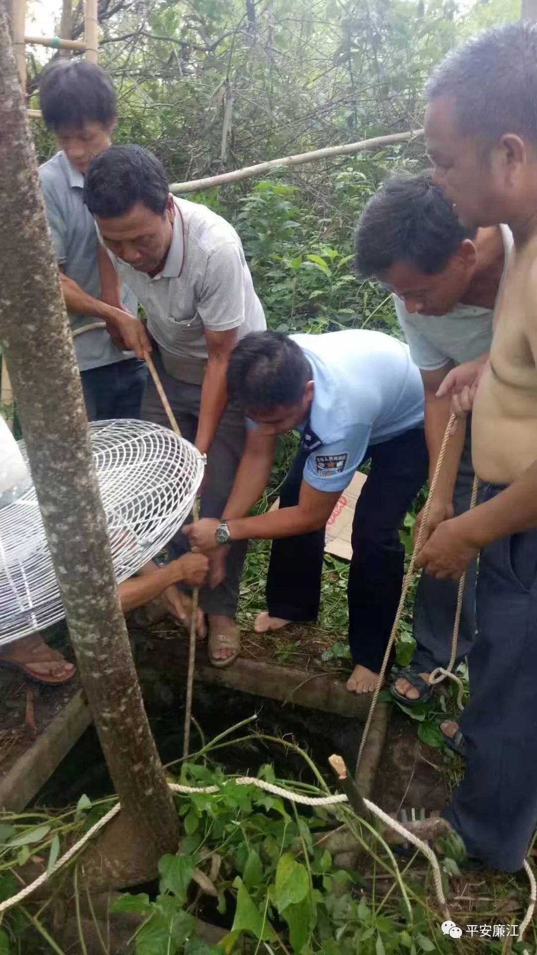 廉江两村民不慎落井,全力大营救