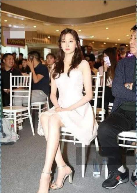 女星坐姿合集谁是女神一目了然杨幂和范冰冰的姿势真心学不来