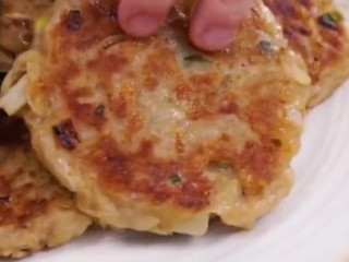 土豆饼做法简单又好吃早餐 2f4e6003701e4e47b1e1f1957754f37c.jpeg