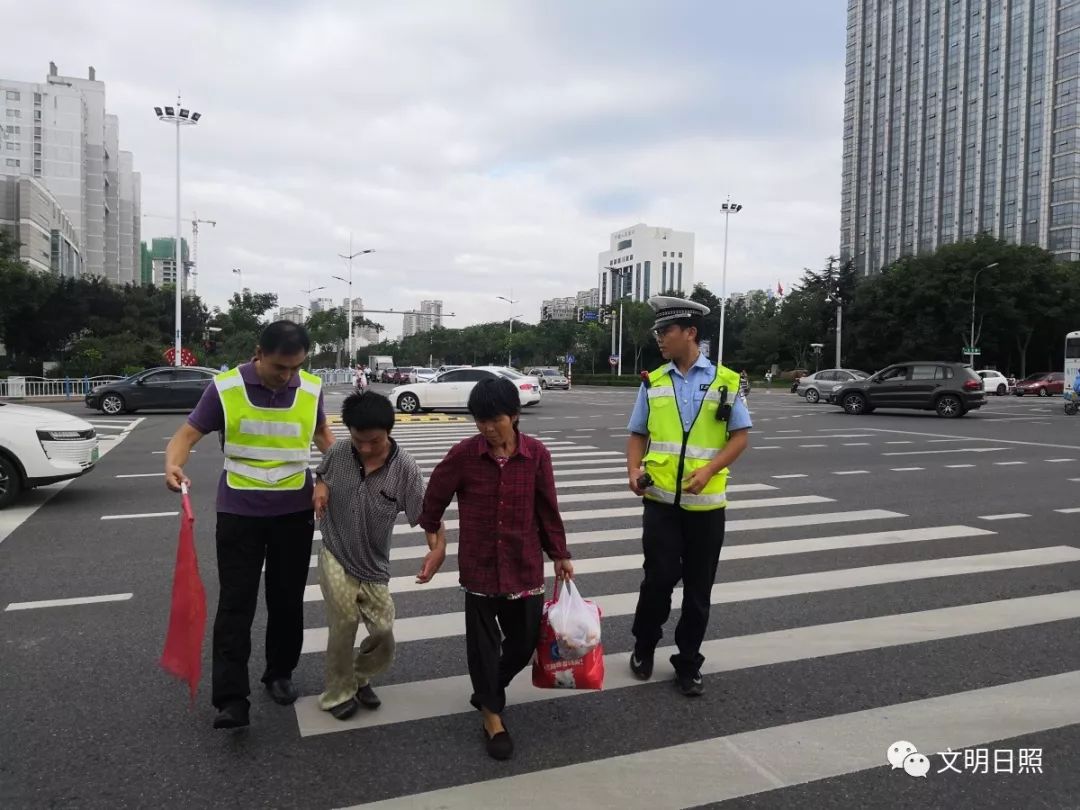 文明瞬间日照市公安局机场分局路上小动作心中大文明