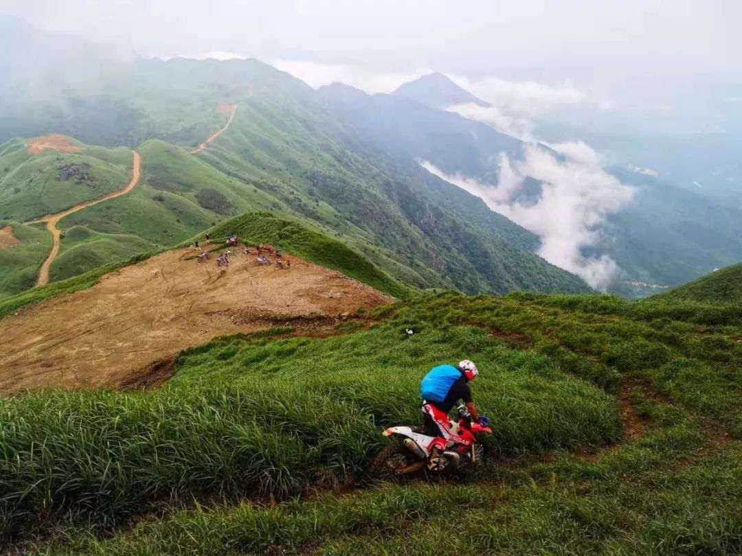 趁着周末,惠州大南山越野约起~ 山间林道中穿梭,提高身体平衡性和