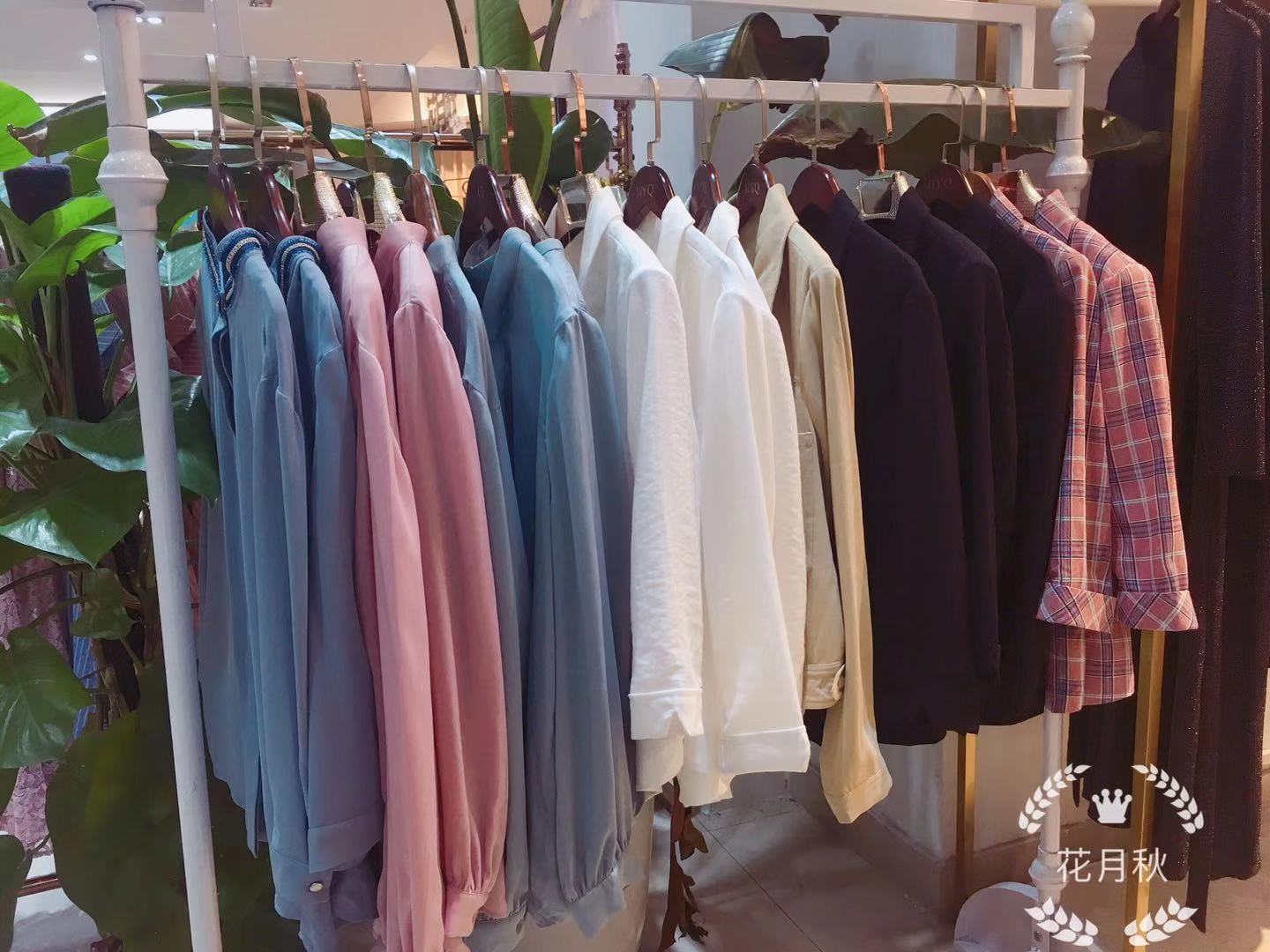 品牌服装店导购员如何走进顾客?