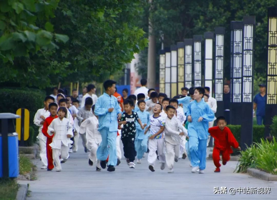 你暑期干了啥跟我走许前进教你学太极拳