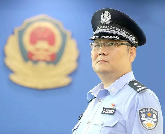 百炼成钢民警王刚的故事