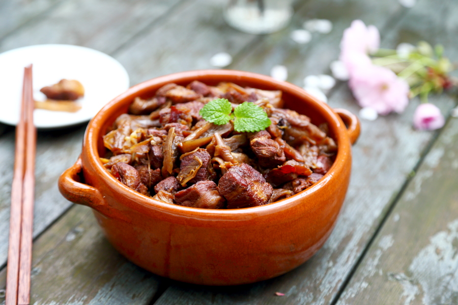 烧肉怎么吃好 67d711ebbba24832bb1a9fb36fc60171.jpeg