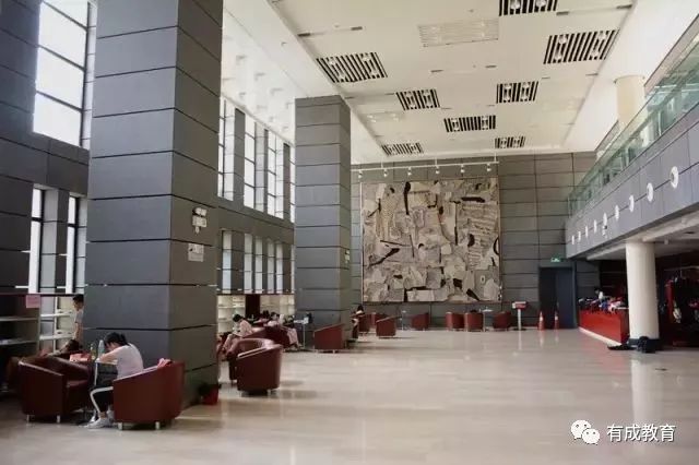 中国最美大学图书馆 70f44c9c8db64f2ab20d80af667be22c.jpeg