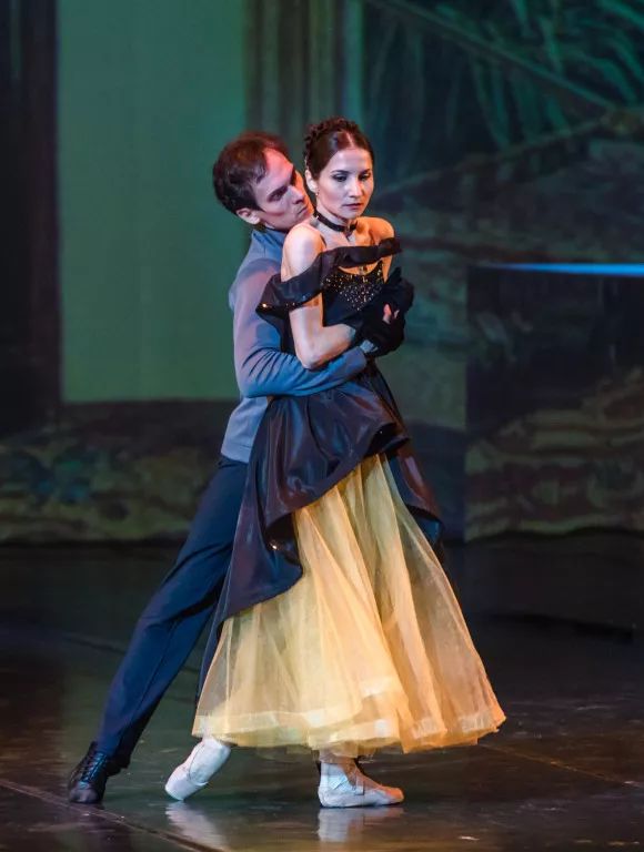 飞蛾扑火是哪个电视剧 809d2c91a70d475dbc8ccf2f9d03d0cc.jpeg