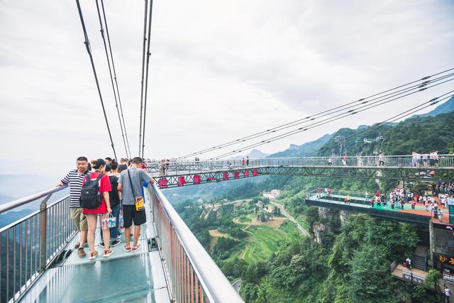 抖音带火的地方有多好玩?全国十大网红景点就在重庆,惊险又刺激