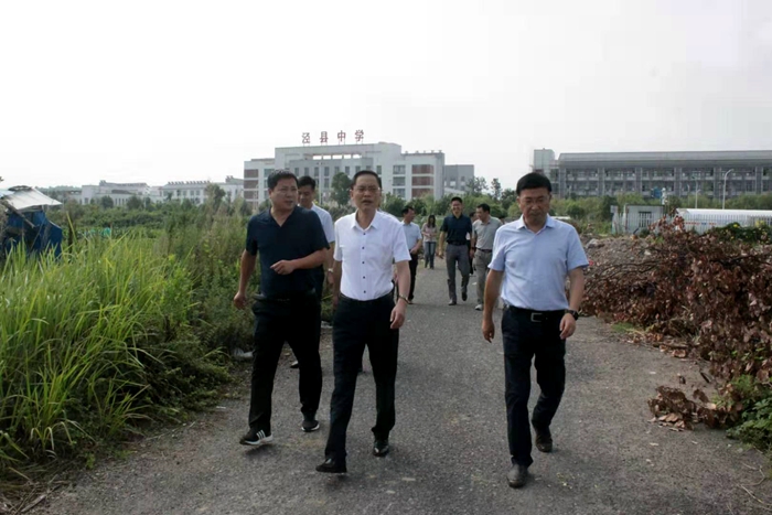 会前,与会人员还集中前往泾县新四军铁军精神干部党校教育基地项目