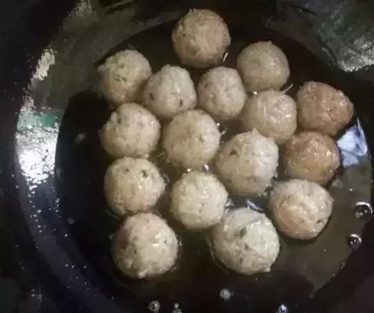 糯米丸子怎样煮好吃 a7f2e994fda94117a35cf05735d0d347.jpeg