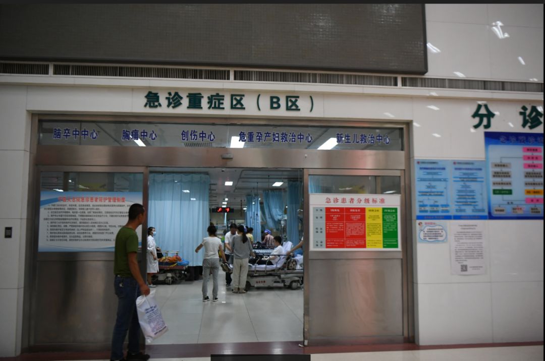 揭秘丨记者深夜探访银川某医院急诊室,记录下这些画面!