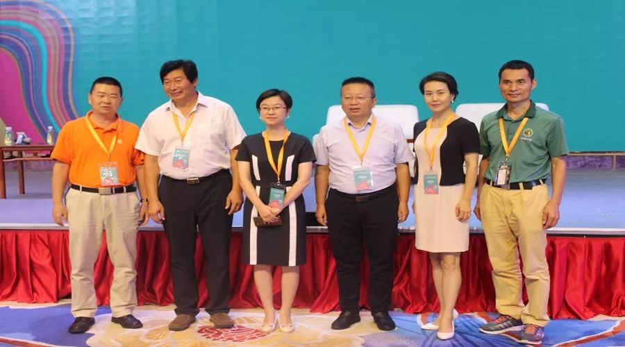 ifresh 亚果会创始人蔡剑菲与参会嘉宾合影亚果会创