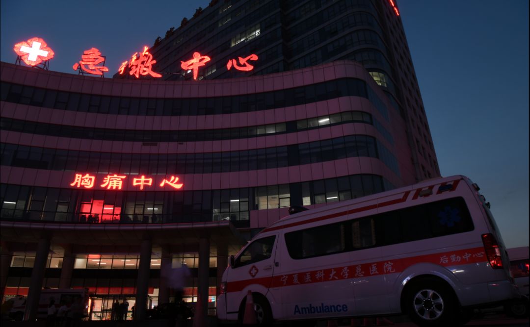 揭秘丨记者深夜探访银川某医院急诊室,记录下这些画面!