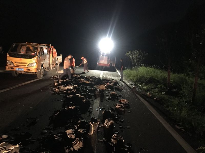 夜间紧急出动及时消除一起道路安全隐患 线上百家乐游戏