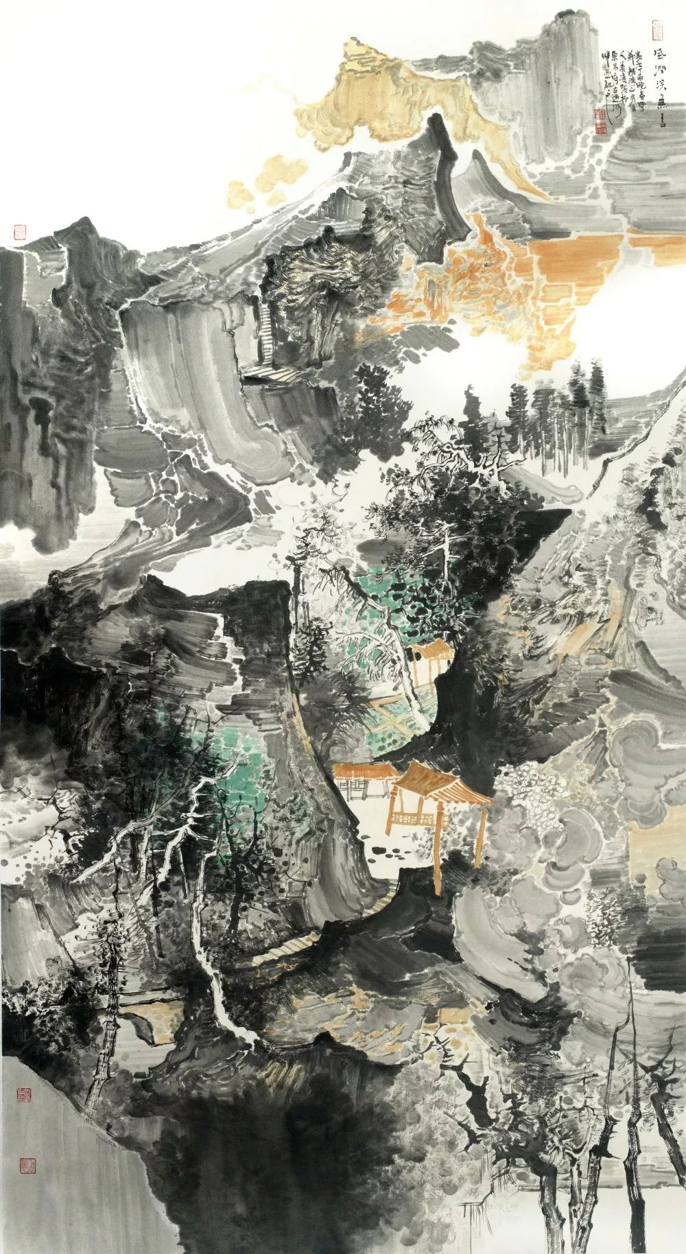 作品多次在国家展览中获奖并出版有《韩英凌山水画作品集》,《韩英凌