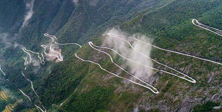 原创中国最危险的公路海拔落差800多米被誉为是死亡公路
