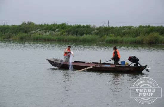 夏季去托县神泉怎么穿搭_男生夏季穿搭(2)