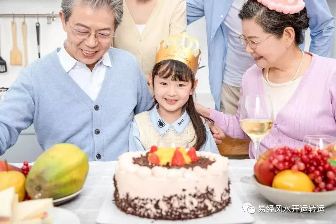 怎么给人过生日 e250d8bf816b4b4e846feefa514193f2.jpeg