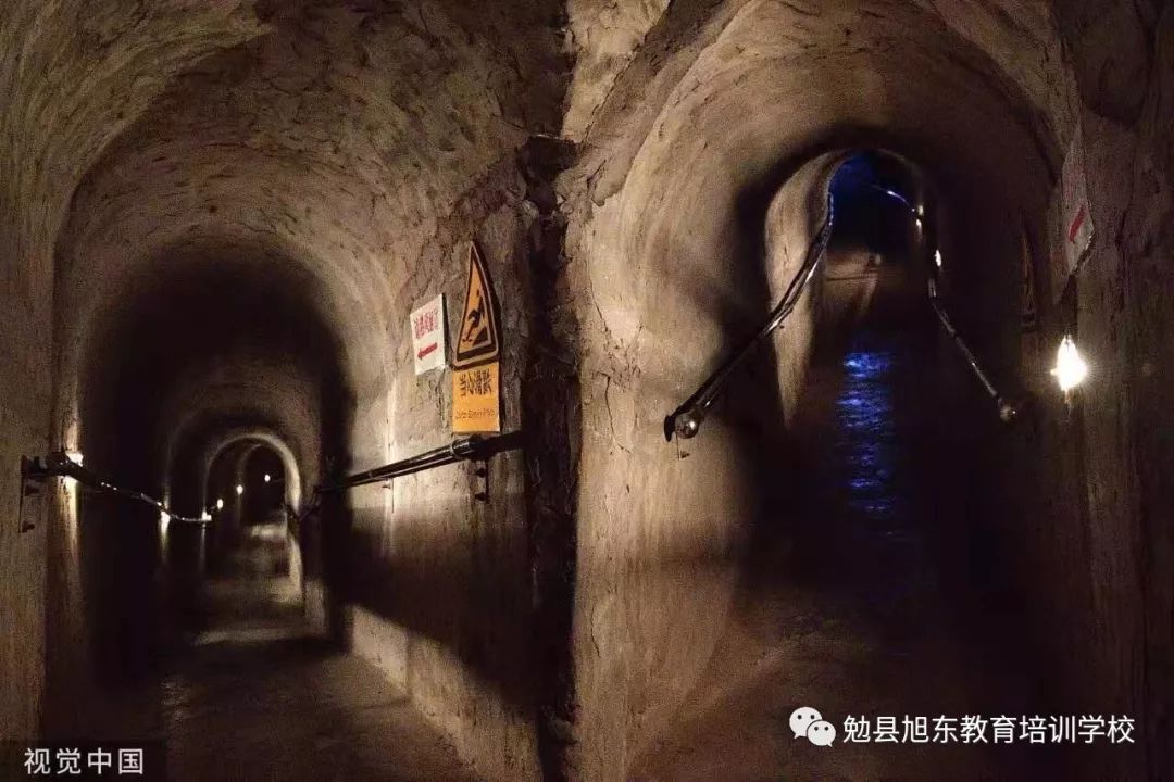 " 他不怕! 他又英勇地牺牲了 △河北保定冉庄地道战遗
