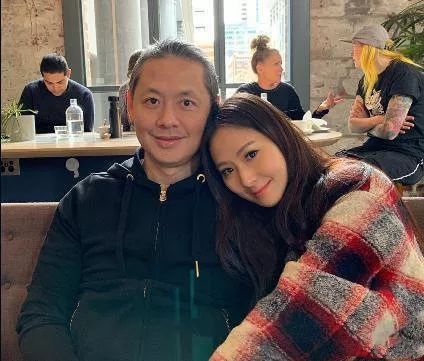 朋友圈最真实冻龄:她用20年,把老公熬成了爹!